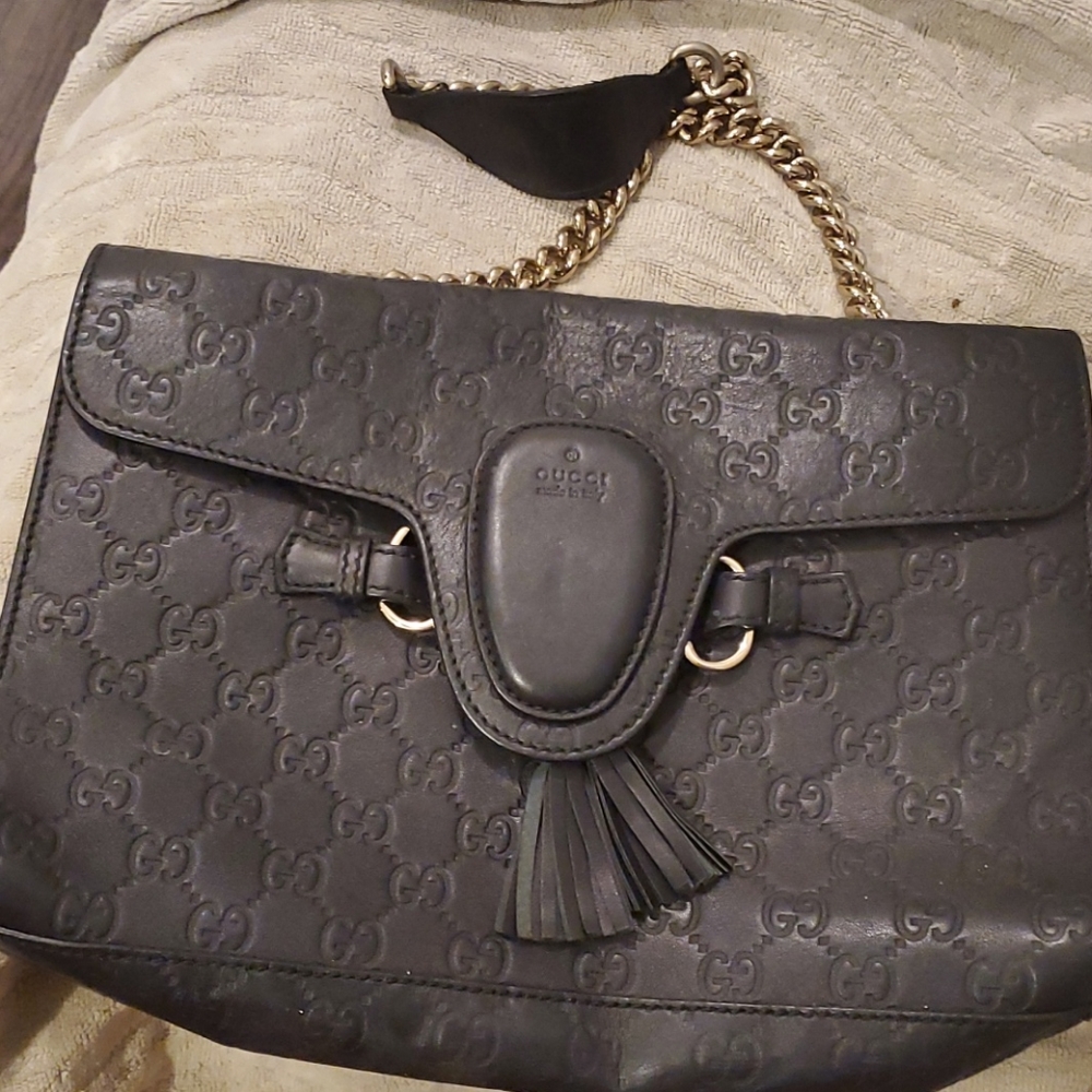 A beautiful Gucci bag is still in good condition